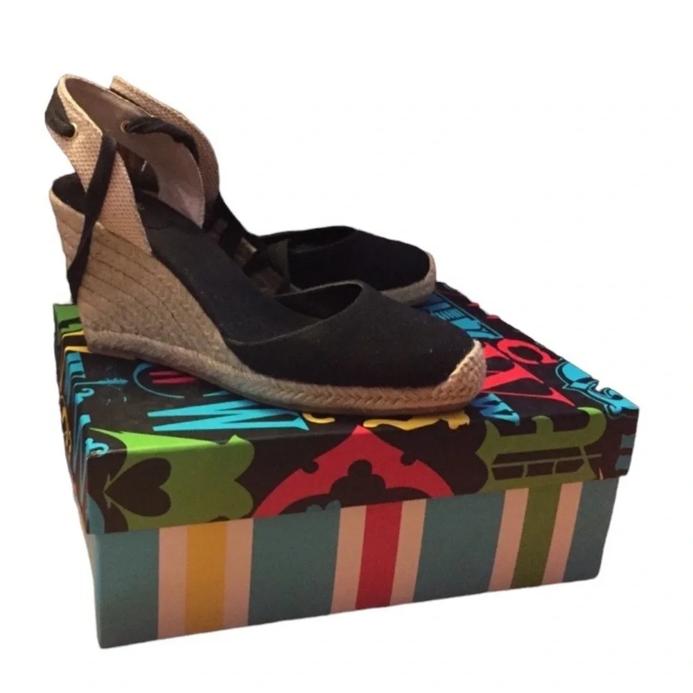 C. Wonder Wedge Eyelet Espadrille Black  - 9 Like New